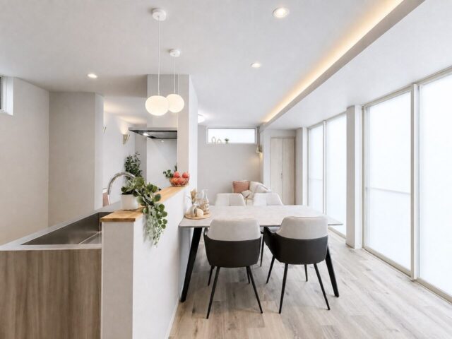 大阪市城東区諏訪C号地で建築した注文住宅。自然光がたっぷり入る開放的なLDK