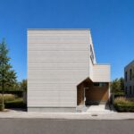 大阪市城東区諏訪C号地で建築した注文住宅。白い外壁が印象的な2階建てモデルハウスの外観